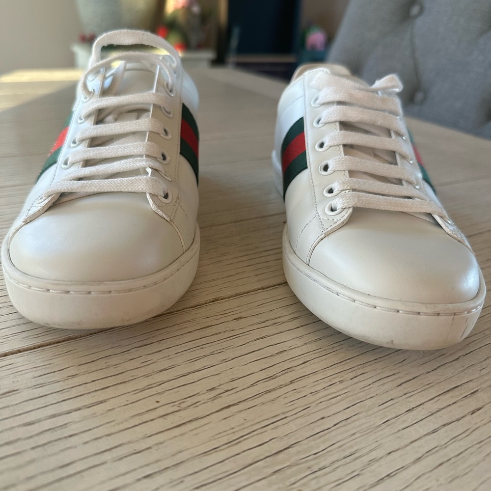 Women’s ace sneaker with bee, size 37/ 7 US - Picture 3 of 11